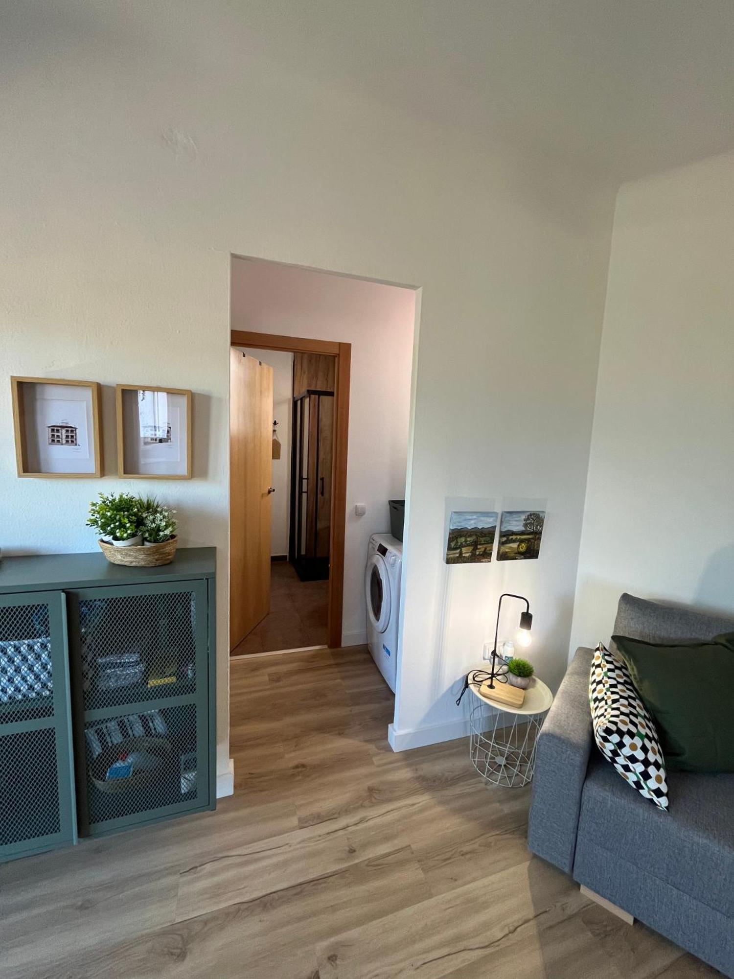 De La Madrona 1st Floor Easy Street Parking *